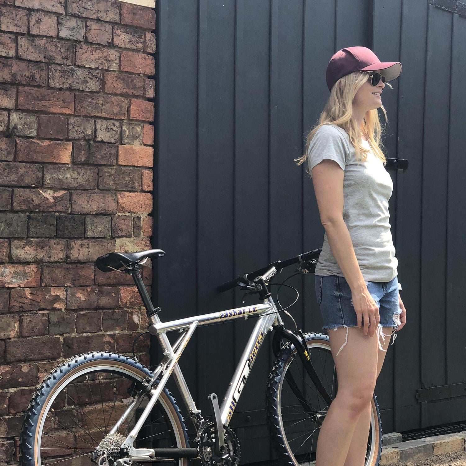 Women's Cycliste Embroidered T-Shirt - Spoke & Solace